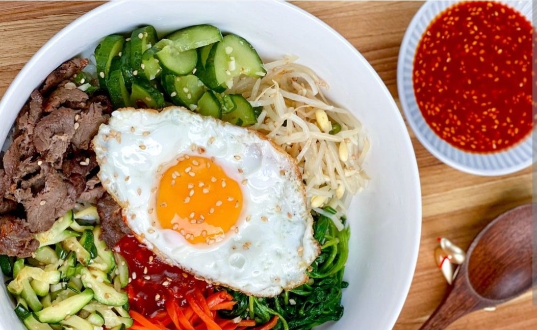 Bibimbap com gema semi cozida